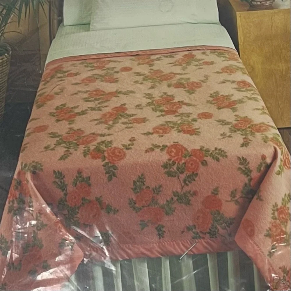 St. Mary’s Vintage Autumn Rose Printed Blanket Twin Full 72x90 USA Satin Edge